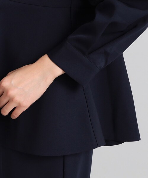 OPAQUE.CLIP（オペークドットクリップ）の「◆≪通勤・セレモニー/セットアップ対応≫ ペプラムブラウス/ダブルクロス【洗濯機洗い可】（シャツ/ブラウス・レディース・ブラック/ライトベージュ/ネイビー・36/34/42/40/38）」の21枚目の写真