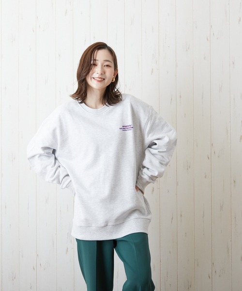 almo(アルモ)の「【CHICHI】Zarograviaty LOGO / パラマス ミネソタ アーチロゴ 配色刺繍 クルーネック スウェット(BEY)(スウェット・レディース・オートミール/グリーン・FREE)」の1枚目の写真