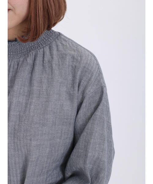 Samansa Mos2（サマンサ モスモス）の「柄アソート襟シャーリングブラウス（シャツ/ブラウス・レディース・チャコールグレー/オフホワイト/ネイビー/キナリ・F）」の13枚目の写真