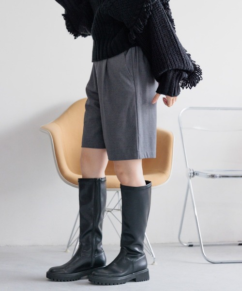 LEPSIM(レプシィム)の「センタープレスショートパンツ 989676(その他パンツ・レディース・ブラック/グレー・FREE)」の4枚目の写真