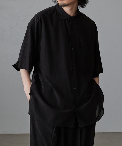 Lui's（ルイス）の「キュプラ混ワイドショートスリーブシャツ