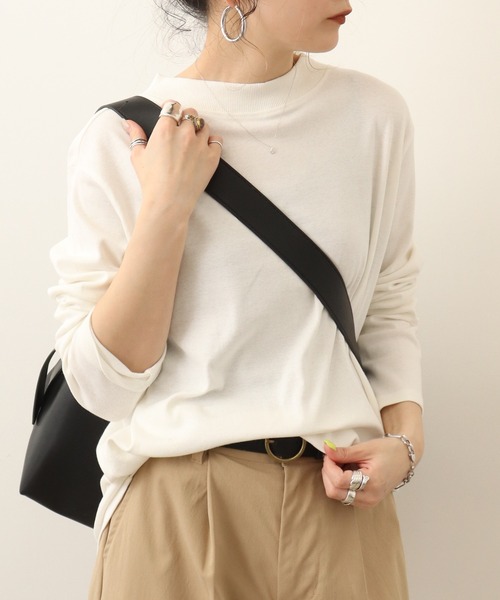 atONE(アットワン)の「atONE つまり過ぎない絶妙ネック!プチハイネックカットソー(Tシャツ/カットソー・レディース・ホワイト/チャコールグレー/ブラック/杢グレー・LL/L/M/3L/4L)」の5枚目の写真