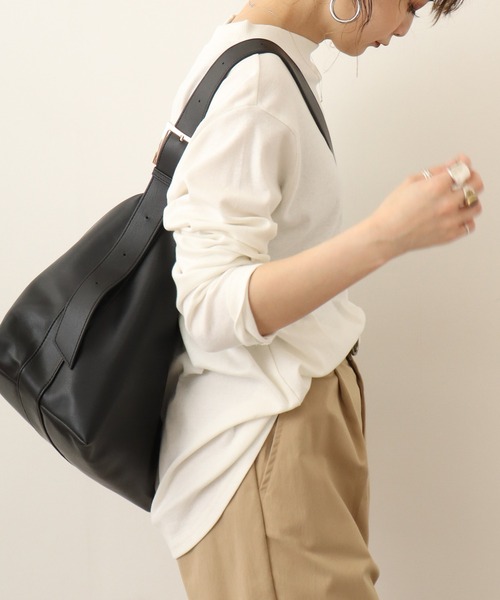 atONE(アットワン)の「atONE つまり過ぎない絶妙ネック!プチハイネックカットソー(Tシャツ/カットソー・レディース・ホワイト/チャコールグレー/ブラック/杢グレー・LL/L/M/3L/4L)」の7枚目の写真