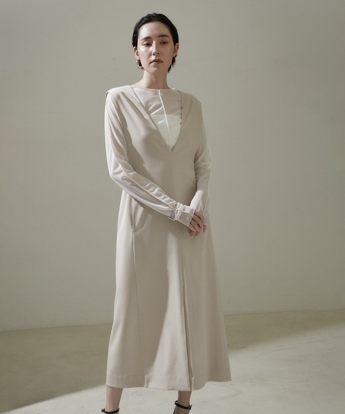 SALON adam et rope'（サロン アダム エ ロペ）の「[24SS]Vネックジャンパースカート【洗える・UVケア・防シワ】（ジャンパースカート・レディース・ベージュ系その他/ブラック・FREE）」の7枚目の写真