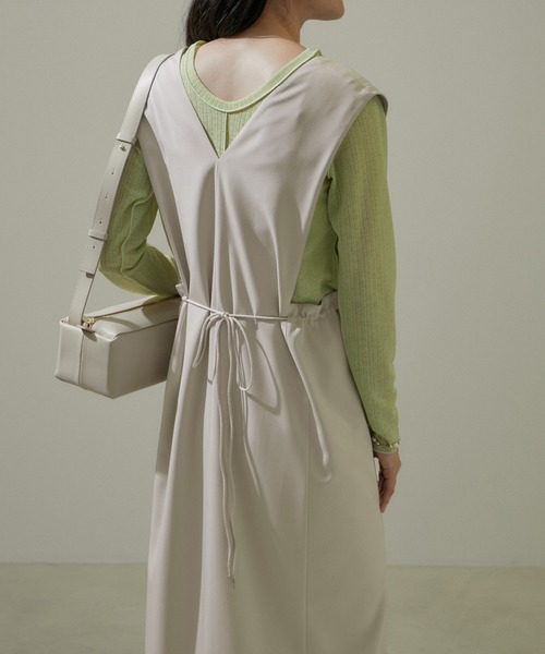 SALON adam et rope'（サロン アダム エ ロペ）の「[24SS]Vネックジャンパースカート【洗える・UVケア・防シワ】（ジャンパースカート・レディース・ベージュ系その他/ブラック・FREE）」の22枚目の写真