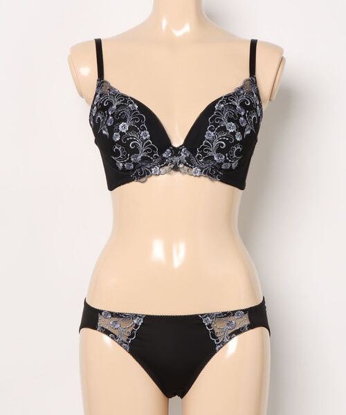 AMOSTYLE BY Triumph（アモスタイルバイトリンプ）の「デイリーAMOSTYLE 寄せブラ クラシックフラワー【B,C,Dカップ】AMST514 WHU + Mini JX（ブラ&ショーツ・レディース・ブラック/ホワイト/グリーン/パープル/ピンク/ネイビー・B65/B70/B75/C65/C70/C75/D65/D70/D75）」の16枚目の写真