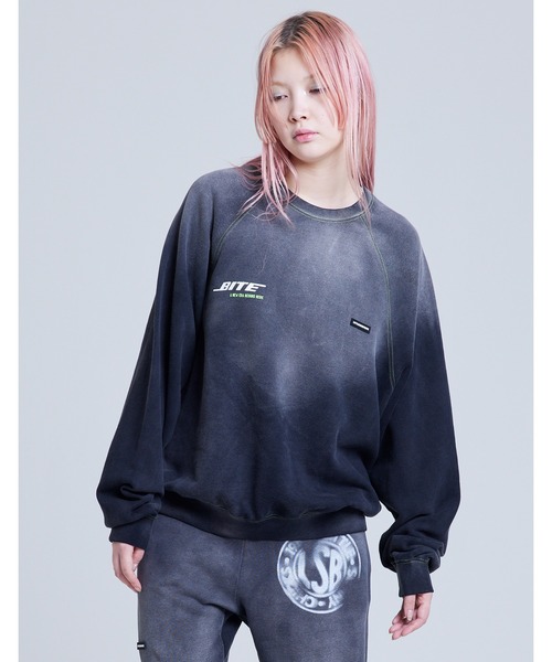 Little sunny bite(リトルサニーバイト)の「gradation logo sweat top(スウェット・レディース・パープル/ピンク/ブラック・SMALL/MEDIUM)」の2枚目の写真