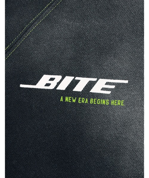 Little sunny bite(リトルサニーバイト)の「gradation logo sweat top(スウェット・レディース・パープル/ピンク/ブラック・SMALL/MEDIUM)」の7枚目の写真