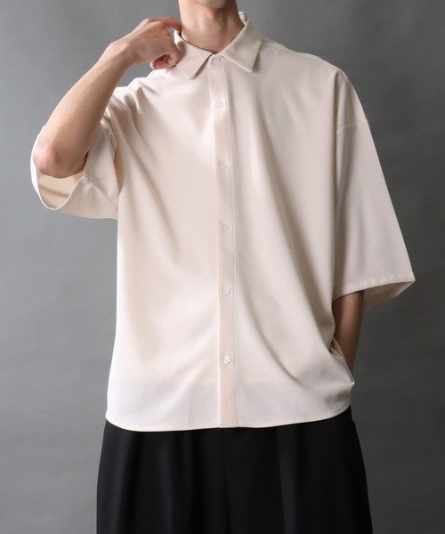 SITRY(シトリー)の「Amunzen Big Silhouette Shirt/UVカット 梨地 ビッグシルエット 半袖シャツ(シャツ/ブラウス・メンズ・ターコイズブルー/グレイッシュブルー/アイボリー/チャコール/グレイッシュベージュ/ブラック/オフホワイト/ダークグリーン・M/LL/L)」の20枚目の写真