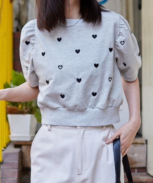 Rejoule(リジュール)の「ハート刺繍パフ袖トップス(Tシャツ/カットソー・レディース・オフホワイト/ネイビー/オートミール・FREE)」の3枚目の写真