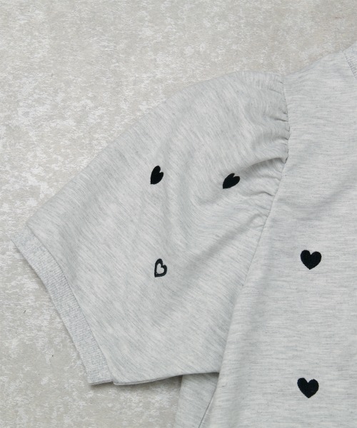 Rejoule(リジュール)の「ハート刺繍パフ袖トップス(Tシャツ/カットソー・レディース・オフホワイト/ネイビー/オートミール・FREE)」の7枚目の写真
