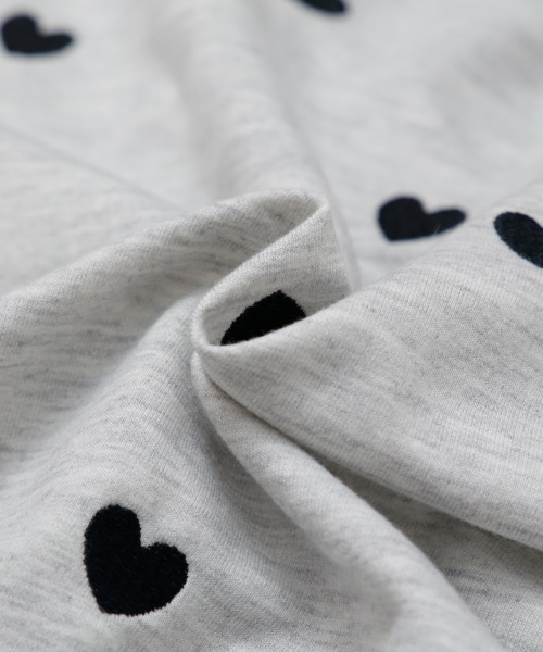 Rejoule(リジュール)の「ハート刺繍パフ袖トップス(Tシャツ/カットソー・レディース・オフホワイト/ネイビー/オートミール・FREE)」の4枚目の写真