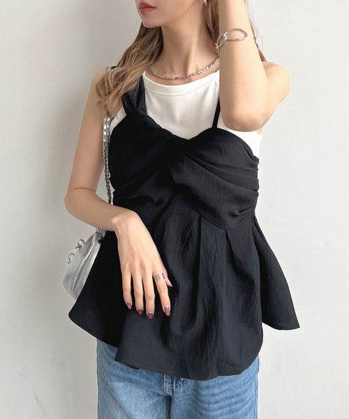 Futier land(フューティアランド)の「アシンメトリークロスビスチェ/キャミソール(キャミソール・レディース・アイボリー/グリーン系その他/ライトブルー/ブラック・FREE)」の3枚目の写真