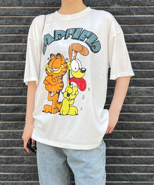 GLAMOROUS JANE(グラマラスジェーン)の「GARFIELDフロントプリントビッグTシャツ(Tシャツ/カットソー・レディース・オフホワイト/モスグリーン/ブラック・FREE)」の2枚目の写真