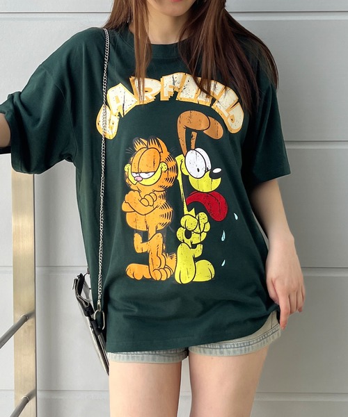 GLAMOROUS JANE(グラマラスジェーン)の「GARFIELDフロントプリントビッグTシャツ(Tシャツ/カットソー・レディース・オフホワイト/モスグリーン/ブラック・FREE)」の1枚目の写真