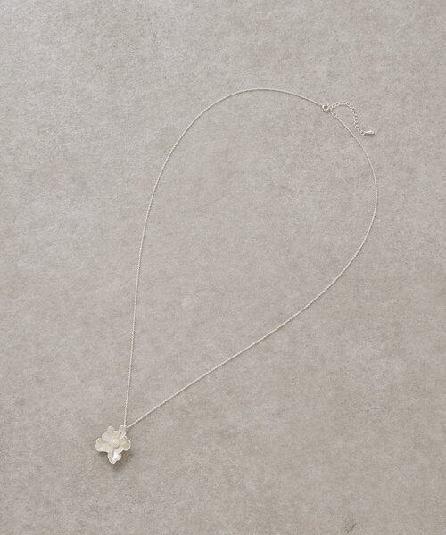 BEARDSLEY（ビアズリー）の「花ネックレス(スイレン)（ネックレス・レディース・シルバー・FREE）」の2枚目の写真