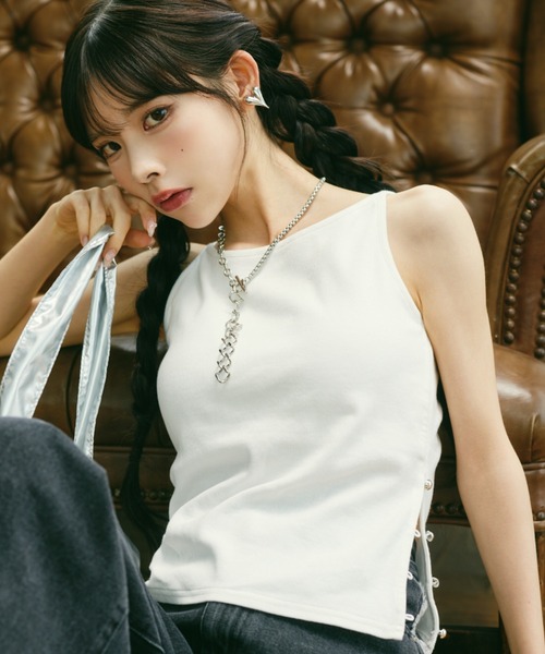 MIEL CRISHUNANT（ミエルクリシュナ）の「カップ付きサイドボタンノースリーブトップス（キャミソール・レディース・ライトブルー/ブラック/杢グレー/ホワイト・FREE）」の2枚目の写真