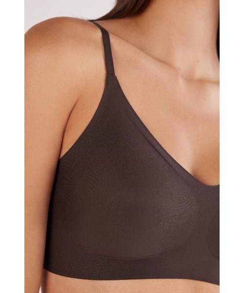 Intimissimi（インティミッシミ）の「マイクロファイバー Eri ブラトップ【ノンワイヤー・ホックなし・脇高・ウェアに響かない】（ブラジャー・レディース・キナリ/ベージュ/ブラック/ダークベージュ/モカ・L/XL/M/L/S/M/XS/S）」の15枚目の写真