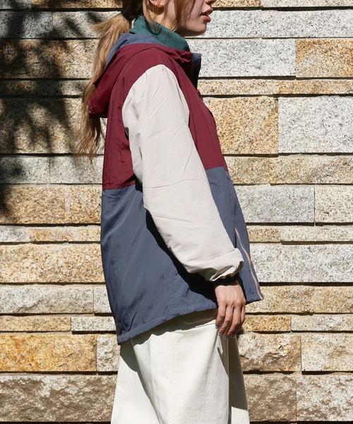 KRIFF MAYER Lady's Collection(クリフメイヤーレディースコレクション)の「アクティブフードJK(マウンテンパーカー・レディース・カラフル/ベージュ/ネイビー/その他5/その他6/ブルーグリーン・MEDIUM/LARGE)」の12枚目の写真