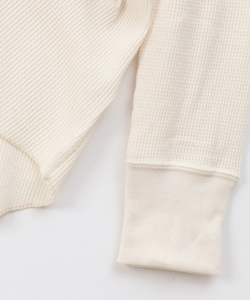 HANES（ヘインズ）の「【HANES/ヘインズ】ヘンリーネックロングスリーブ　サーマル（Tシャツ/カットソー・メンズ・ブラック/オフホワイト/ヘザーグレー・M/L/LL）」の4枚目の写真