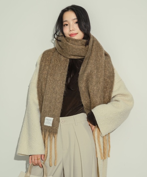 NEUNA（ヌナ）の「起毛フェイクウールマフラー（マフラー・レディース・チャコールグレー/ブラック/アイボリー/ブラウン・FREE）」の4枚目の写真