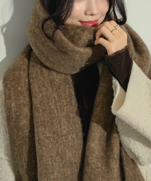 NEUNA（ヌナ）の「起毛フェイクウールマフラー（マフラー・レディース・チャコールグレー/ブラック/アイボリー/ブラウン・FREE）」の12枚目の写真