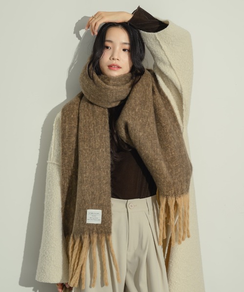 NEUNA（ヌナ）の「起毛フェイクウールマフラー（マフラー・レディース・チャコールグレー/ブラック/アイボリー/ブラウン・FREE）」の13枚目の写真