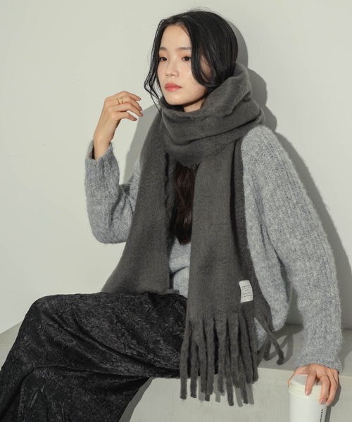 NEUNA（ヌナ）の「起毛フェイクウールマフラー（マフラー・レディース・チャコールグレー/ブラック/アイボリー/ブラウン・FREE）」の8枚目の写真