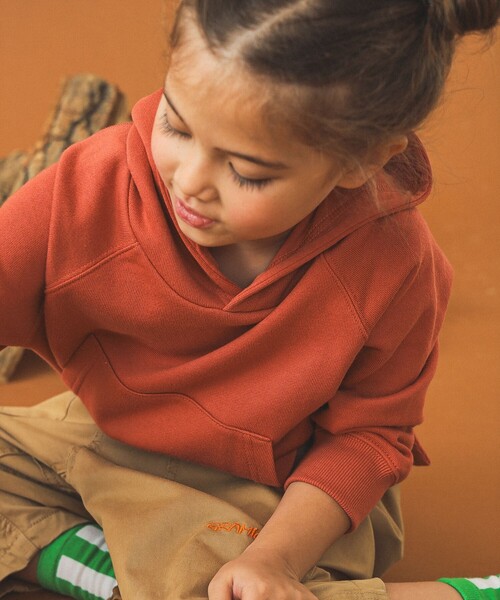 B:MING by BEAMS(ビーミングバイビームス)の「レイヤード プルオーバー パーカー 2024FW(100~160cm)(パーカー・キッズ・ブラック/レッド系その他7/その他・100/110/120/130/140/150/160)」の2枚目の写真