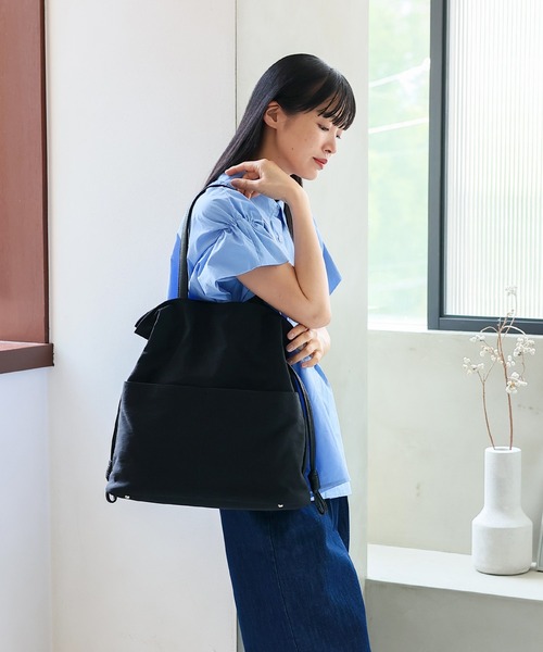 VitaFelice(ヴィータフェリーチェ)の「撥水加工ナイロン巾着トートバッグ(トートバッグ・レディース・ブラック/ブラウン系/シルバー/ブラック系/グレー系/ライトグレー系・FREE)」の7枚目の写真