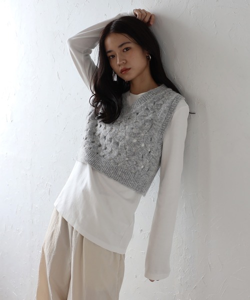 V neck holed knit vest / Vネックホールニットベスト