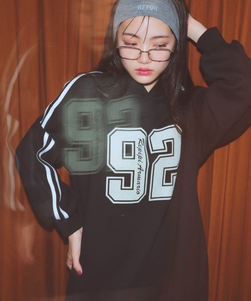 repipi armario（レピピ アルマリオ）の「【裏起毛】ナンバリングフーディワンピース（ワンピース・キッズ・ブラック/グレー/レッド・SMALL/MEDIUM/LARGE）」の5枚目の写真