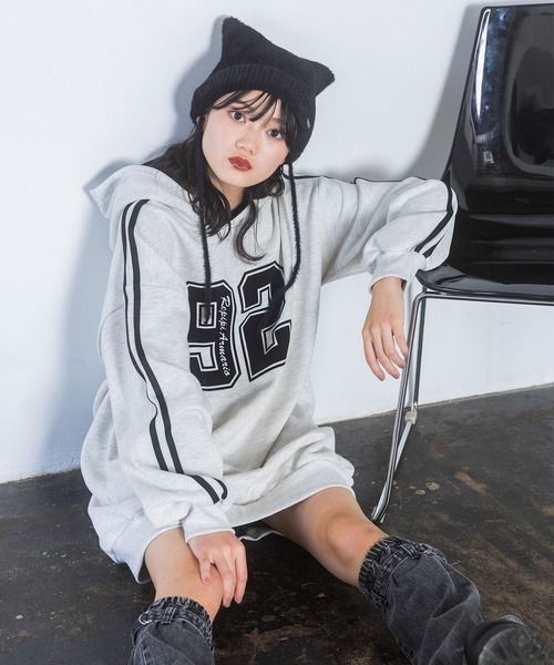 repipi armario（レピピ アルマリオ）の「【裏起毛】ナンバリングフーディワンピース（ワンピース・キッズ・ブラック/グレー/レッド・SMALL/MEDIUM/LARGE）」の9枚目の写真