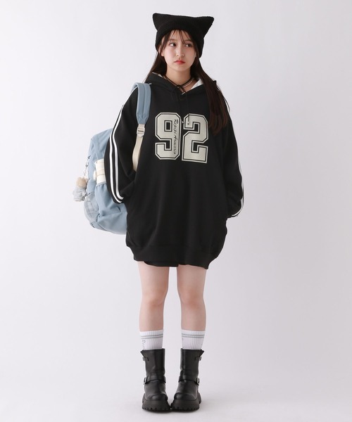 repipi armario（レピピ アルマリオ）の「【裏起毛】ナンバリングフーディワンピース（ワンピース・キッズ・ブラック/グレー/レッド・SMALL/MEDIUM/LARGE）」の13枚目の写真