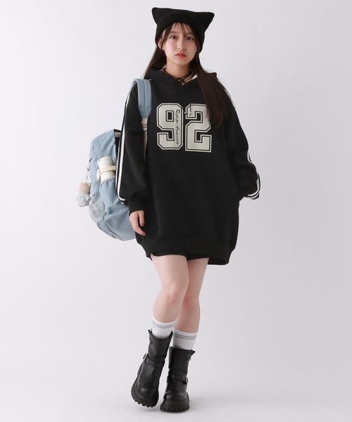 repipi armario（レピピ アルマリオ）の「【裏起毛】ナンバリングフーディワンピース（ワンピース・キッズ・ブラック/グレー/レッド・SMALL/MEDIUM/LARGE）」の14枚目の写真