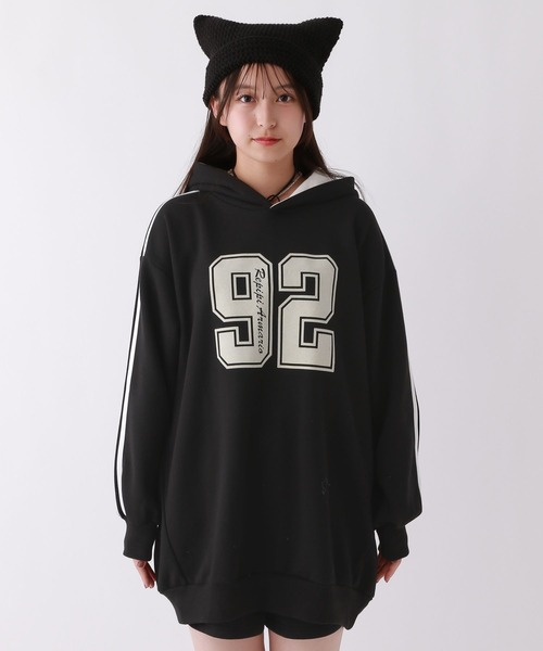 repipi armario（レピピ アルマリオ）の「【裏起毛】ナンバリングフーディワンピース（ワンピース・キッズ・ブラック/グレー/レッド・SMALL/MEDIUM/LARGE）」の15枚目の写真