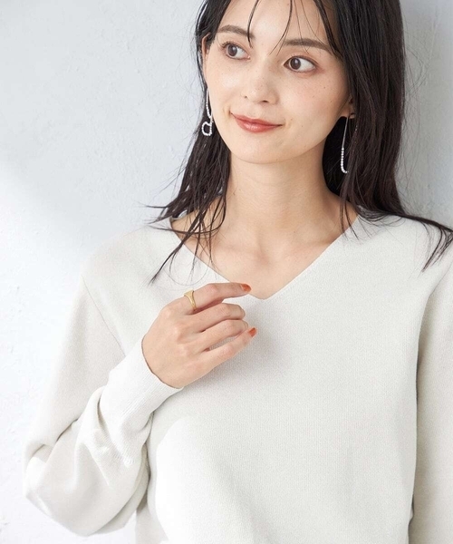 a.v.v（アーヴェヴェ）の「【洗える】ラメVネックパフスリーブニット（アンサンブル対応）（ニット/セーター・レディース・グレー/アイボリー/ミント・38/36/40/42/34）」の8枚目の写真