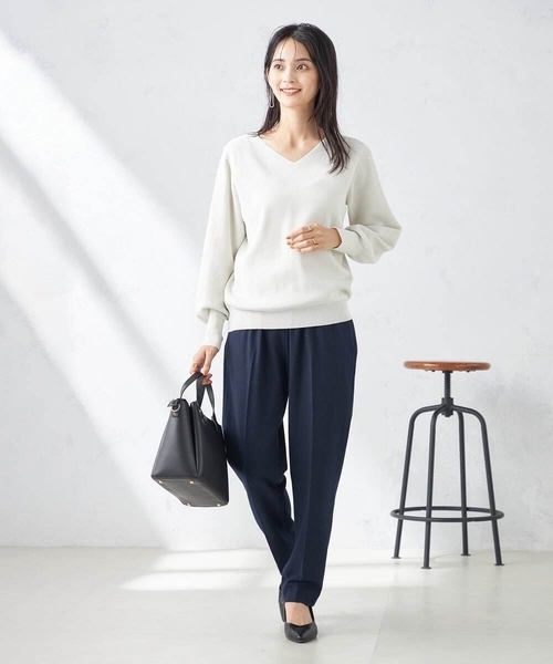 a.v.v（アーヴェヴェ）の「【洗える】ラメVネックパフスリーブニット（アンサンブル対応）（ニット/セーター・レディース・グレー/アイボリー/ミント・38/36/40/42/34）」の10枚目の写真