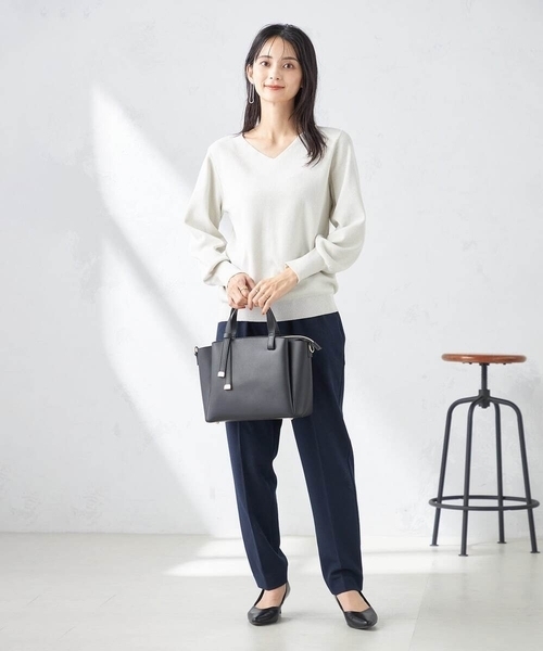 a.v.v（アーヴェヴェ）の「【洗える】ラメVネックパフスリーブニット（アンサンブル対応）（ニット/セーター・レディース・グレー/アイボリー/ミント・38/36/40/42/34）」の11枚目の写真