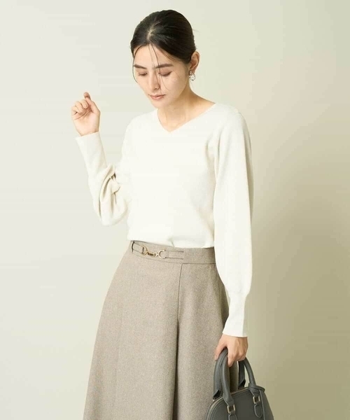 a.v.v（アーヴェヴェ）の「【洗える】ラメVネックパフスリーブニット（アンサンブル対応）（ニット/セーター・レディース・グレー/アイボリー/ミント・38/36/40/42/34）」の12枚目の写真