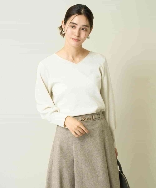 a.v.v（アーヴェヴェ）の「【洗える】ラメVネックパフスリーブニット（アンサンブル対応）（ニット/セーター・レディース・グレー/アイボリー/ミント・38/36/40/42/34）」の13枚目の写真