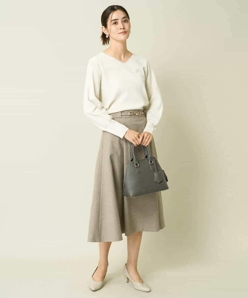 a.v.v（アーヴェヴェ）の「【洗える】ラメVネックパフスリーブニット（アンサンブル対応）（ニット/セーター・レディース・グレー/アイボリー/ミント・38/36/40/42/34）」の14枚目の写真