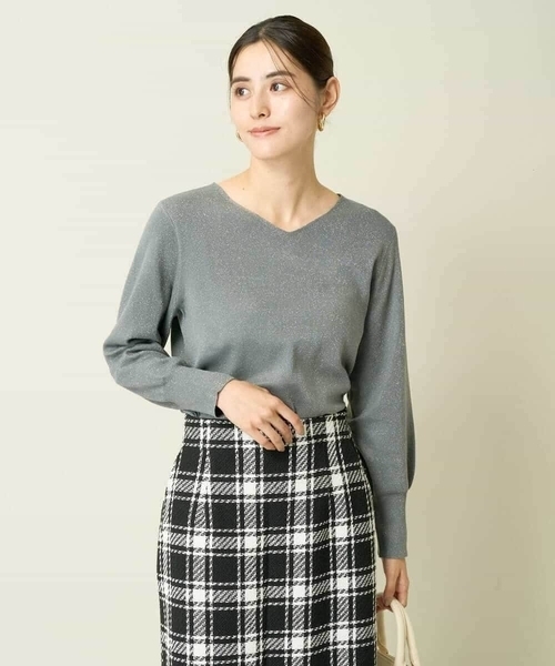 a.v.v（アーヴェヴェ）の「【洗える】ラメVネックパフスリーブニット（アンサンブル対応）（ニット/セーター・レディース・グレー/アイボリー/ミント・38/36/40/42/34）」の20枚目の写真