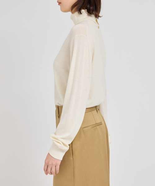 ROPE'（ロペ）の「Super160`sメリノウールタートルネックニット【ロロ・ピアーナ社製ウール使用】/アンサンブル対応（ニット/セーター・レディース・ダークブラウン/オフホワイト/ブルー・FREE）」の7枚目の写真