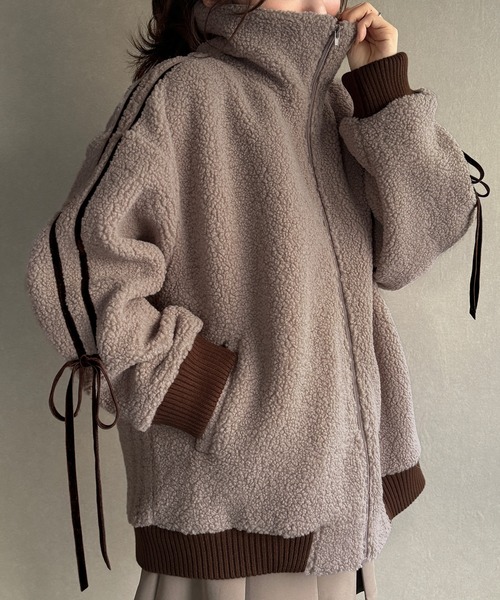 JUNOAH（ジュノア）の「袖リボンボアジャケット（ブルゾン・レディース・モカ/アイボリー/ブラック・SMALL/X-LARGE/LARGE/MEDIUM）」の9枚目の写真