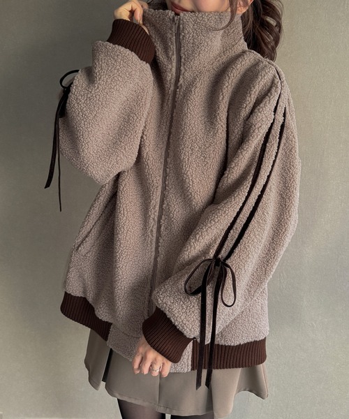 JUNOAH（ジュノア）の「袖リボンボアジャケット（ブルゾン・レディース・モカ/アイボリー/ブラック・SMALL/X-LARGE/LARGE/MEDIUM）」の11枚目の写真