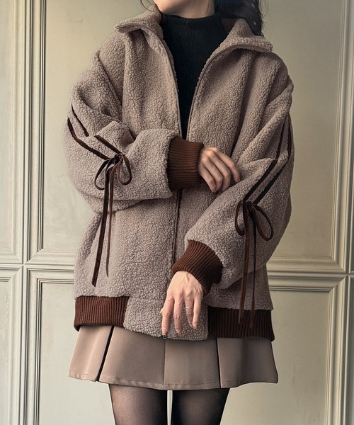 JUNOAH（ジュノア）の「袖リボンボアジャケット（ブルゾン・レディース・モカ/アイボリー/ブラック・SMALL/X-LARGE/LARGE/MEDIUM）」の12枚目の写真