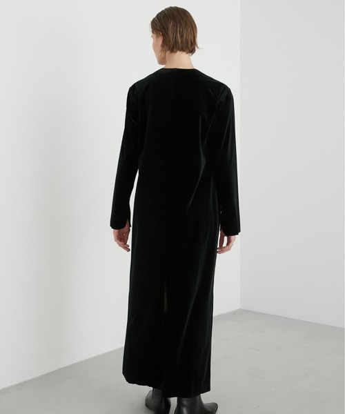 LA PEAU DE GEM（ラポドゥジェム）の「【LA PEAU DE GEM】 ベロアVネックワンピース（ワンピース・レディース・ブラック/ベージュ・FREE）」の5枚目の写真