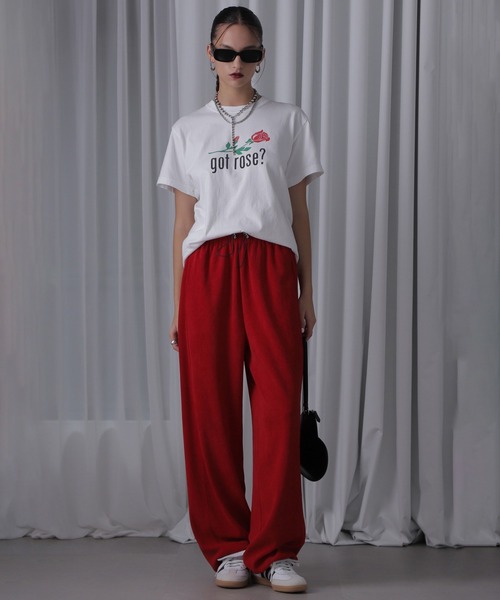 ROSE BUD(ローズバッド)の「GOT ROSE Tシャツ(Tシャツ/カットソー・レディース・ホワイト/ブラック・ONE SIZE)」の5枚目の写真