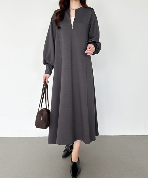 COCOMOMO(ココモモ)の「【サイズ×カラー展開あり】前後2way ボリュームスリーブ ハーフジップワンピース(ワンピース・レディース・ダークグレー/ライトベージュ/ダークブラウン/ブラック・S/M/L)」の1枚目の写真